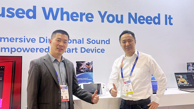 騰訊游戲新互動產(chǎn)品中心總經(jīng)理吳丹&清聽聲學董事長栗振合影